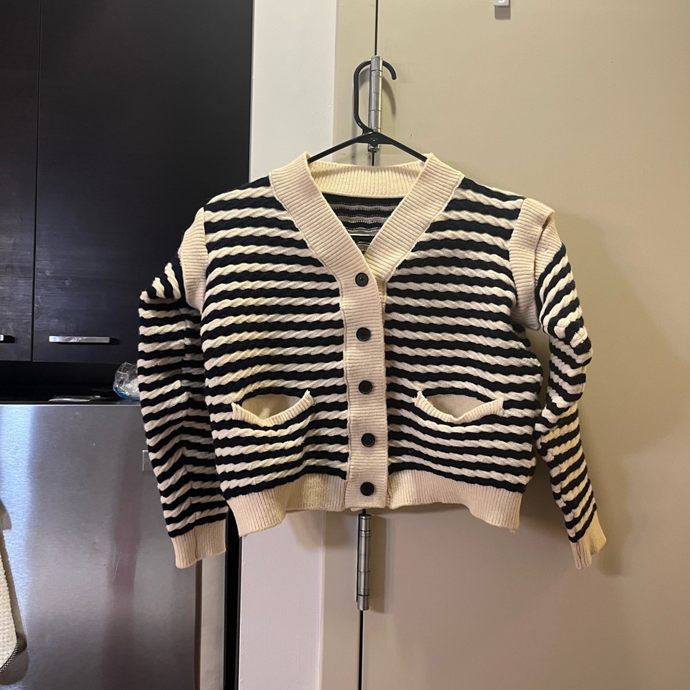 detachable-sleeve cardigan sweater